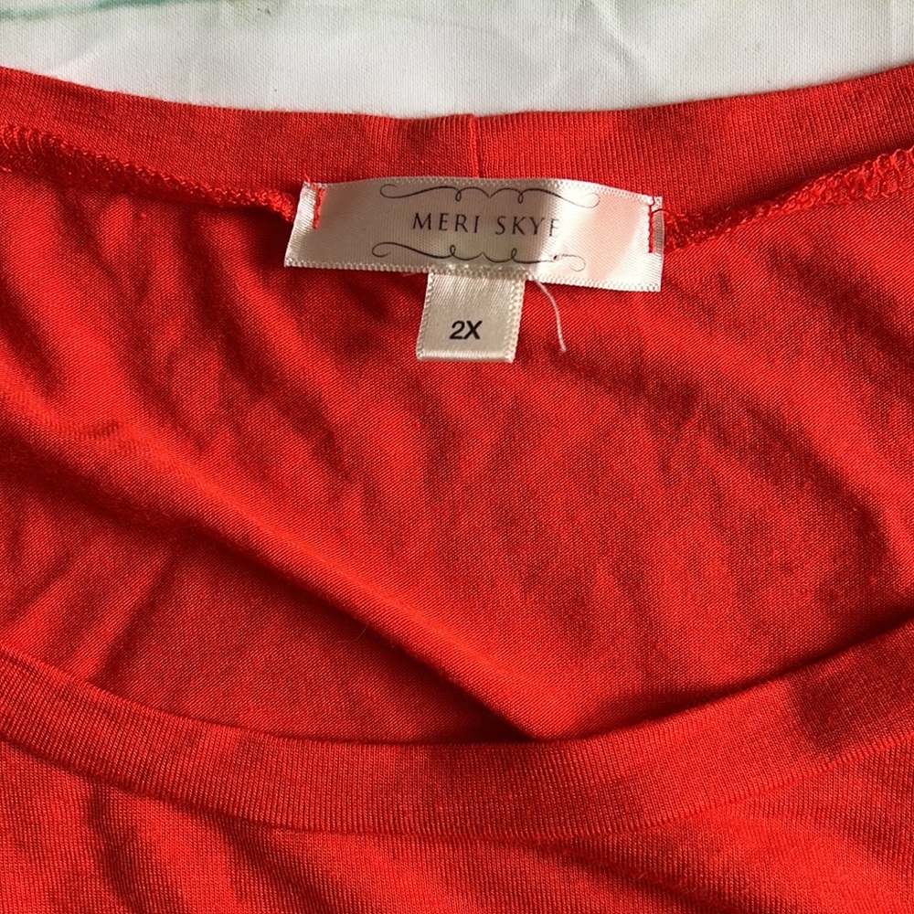 Orange-red button tee